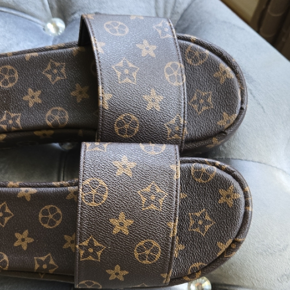 Women Brown Patterned Slides. ⭐️✨️ PRE LOVED   ⭐️ ✨️     SIZE 42 - Picture 2 of 9